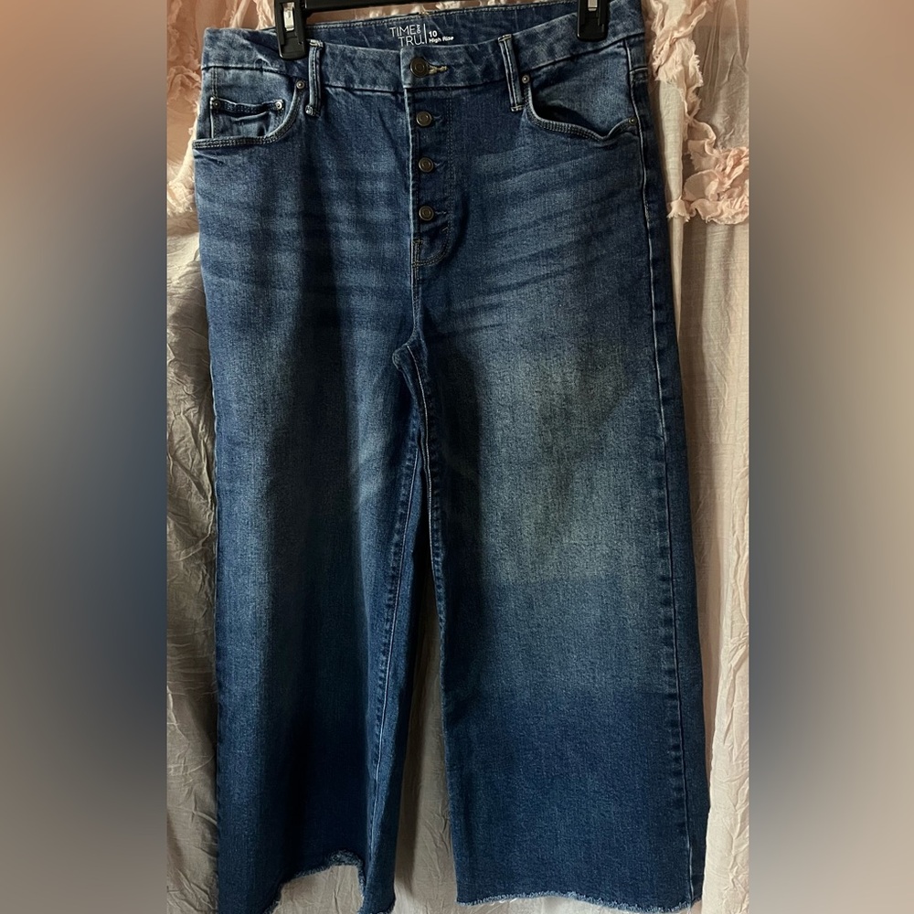 Time and Tru High-Rise Button-Fly Wide Leg cropped Jeans size 10